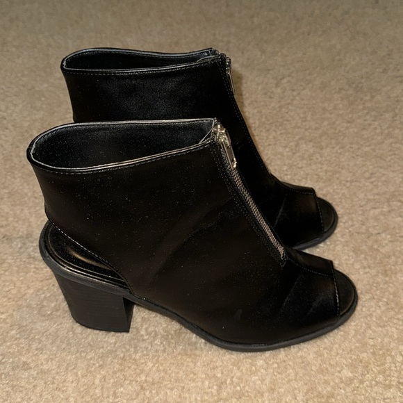 Charlotte Russe Varsity Booties Size 9 Color Black Silver - Picture 4 of 14